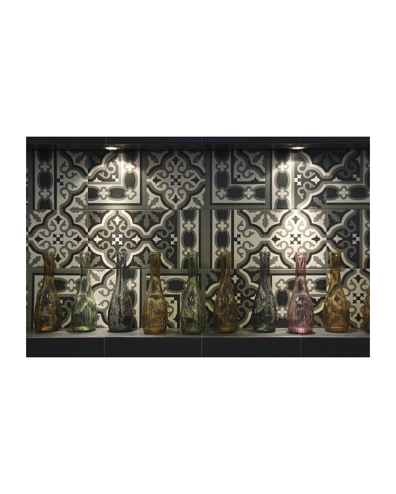 Centro Florentine Black motif central 20x20 (carton de 1 m²)