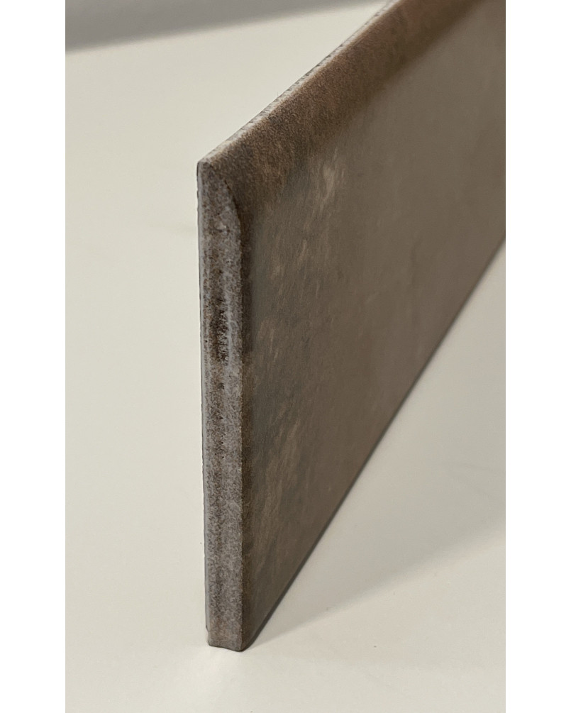 Plinthe Monti Dark 8x33,3 (vendu à l'unité)